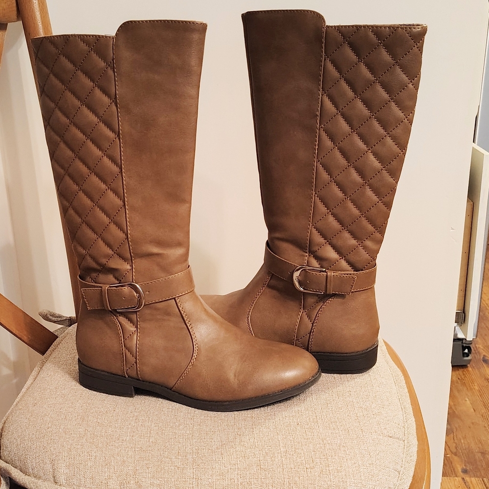 SO Brown Quilted Knee-High Boots with Memory Foam for Little Girls'. Size 3.
